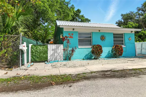 318 PALM ST, New Smyrna Beach, FL 32168