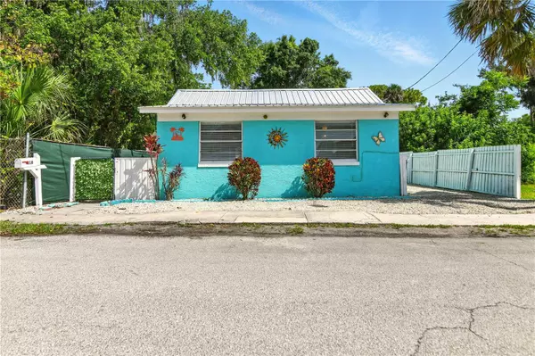 318 PALM ST, New Smyrna Beach, FL 32168