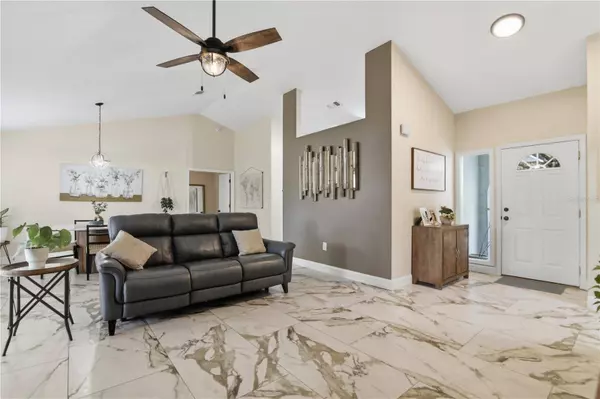 2337 RABENTON RD, Deltona, FL 32738