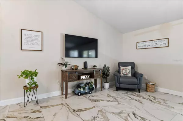 2337 RABENTON RD, Deltona, FL 32738