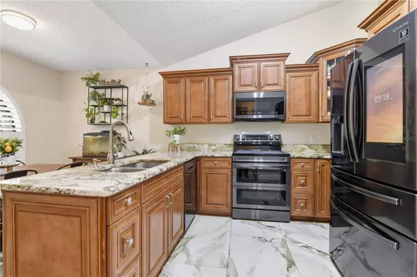 2337 RABENTON RD, Deltona, FL 32738