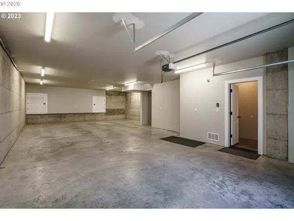 302 N BRIDGETON RD, Portland, OR 97217