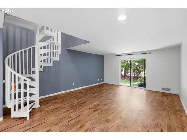12054 N JANTZEN BEACH AVE, Portland, OR 97217