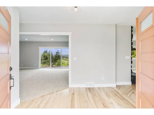 352 NE LOVRIEN AVE, Gresham, OR 97030