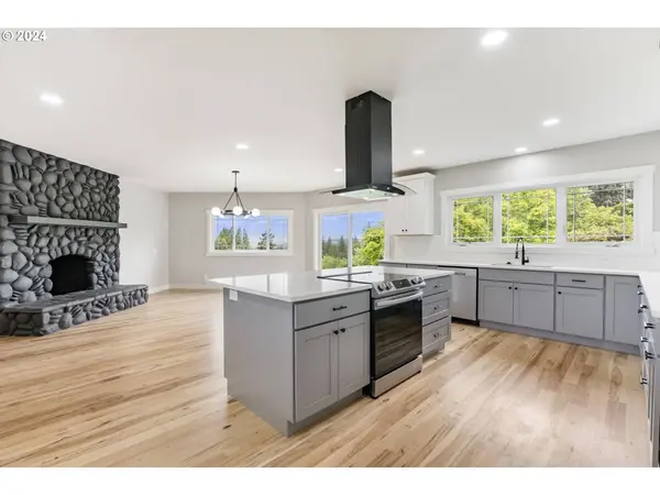 352 NE LOVRIEN AVE, Gresham, OR 97030