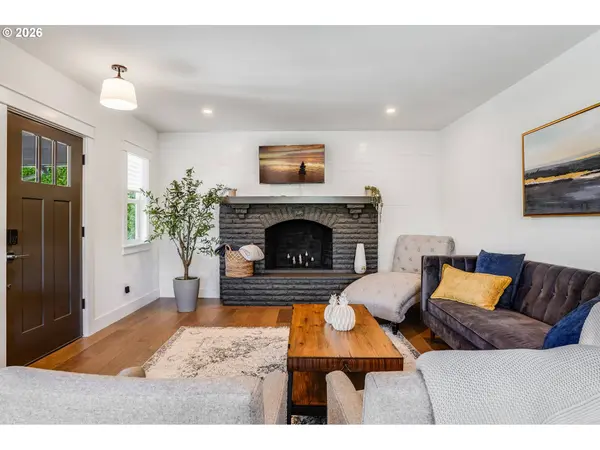 7945 SW 74th AVE, Portland, OR 97223