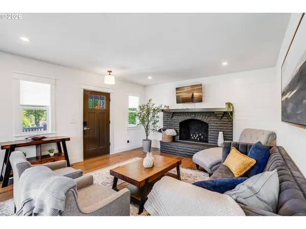 7945 SW 74th AVE, Portland, OR 97223