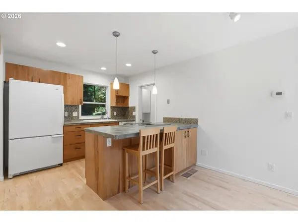 3921 SW SWEETBRIAR DR, Portland, OR 97221