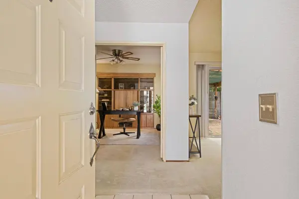 7513 Sunfield LN, Sacramento, CA 95828