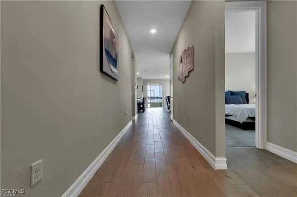 872 Stonewater Lake TER, Cape Coral, FL 33993