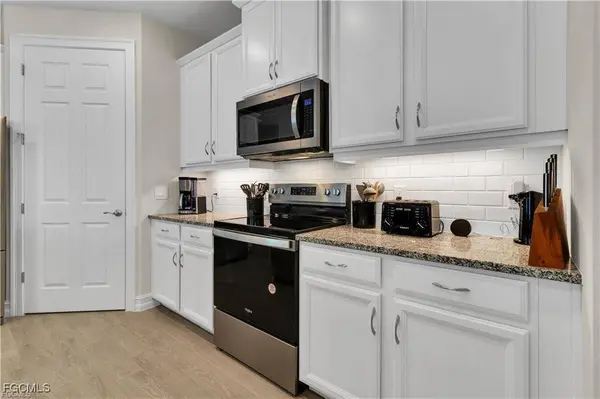 872 Stonewater Lake TER, Cape Coral, FL 33993