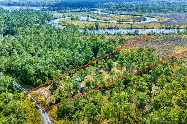 2039 River Bend Plantation Rd, Carrabelle, FL 32322