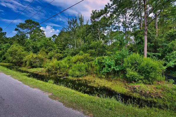 133 West Dr, Carrabelle, FL 32322