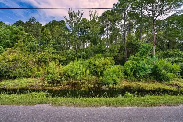 133 West Dr, Carrabelle, FL 32322