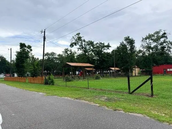 132 S Kim Ave, Wewahitchka, FL 32465