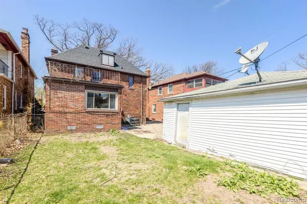 18062 WOODINGHAM Drive, Detroit, MI 48221