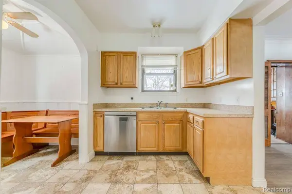 18062 WOODINGHAM Drive, Detroit, MI 48221