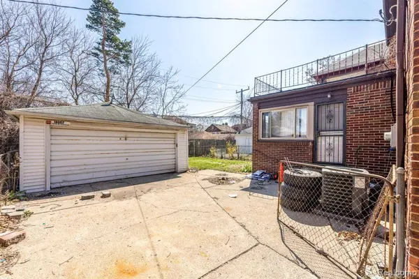 18062 WOODINGHAM Drive, Detroit, MI 48221