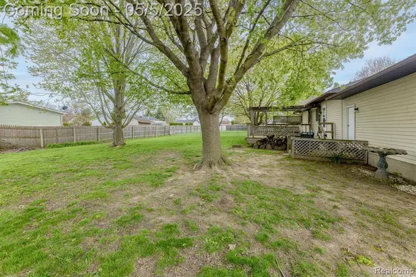 516 WILLIAM G Drive, Capac Vlg, MI 48014