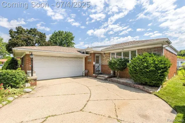 8571 Linda Street, Warren, MI 48093