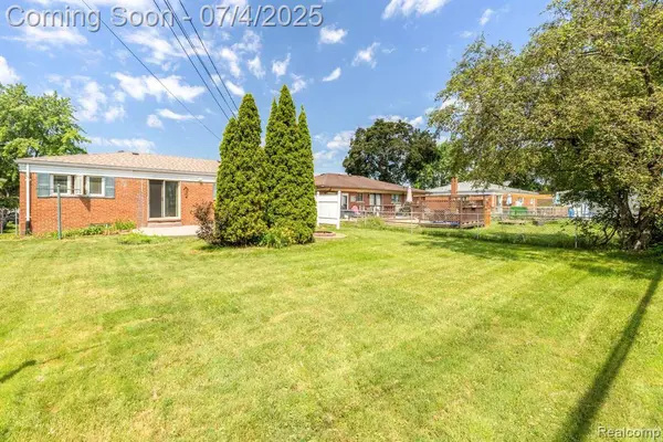 8571 Linda Street, Warren, MI 48093