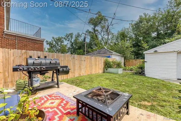 17126 Woodingham Drive, Detroit, MI 48221