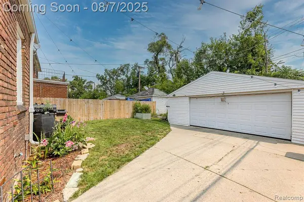 17126 Woodingham Drive, Detroit, MI 48221
