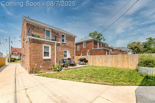17126 Woodingham Drive, Detroit, MI 48221