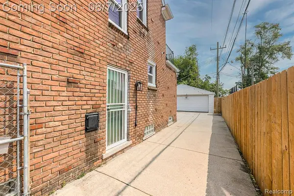 17126 Woodingham Drive, Detroit, MI 48221