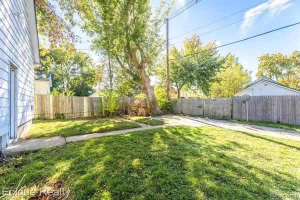 1433 Poplar Street, Port Huron, MI 48060