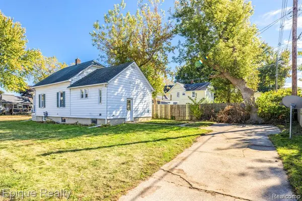 1433 Poplar Street, Port Huron, MI 48060