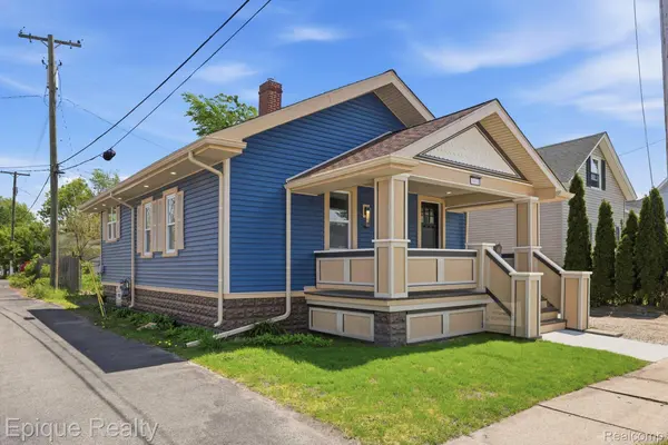 1418 8th ST, Port Huron, MI 48060
