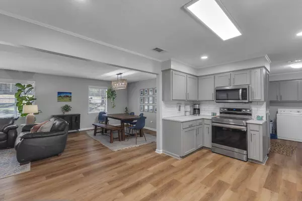 108 Parkwood Dr., Hattiesburg, MS 39402