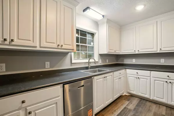 103 Parkwood Dr., Hattiesburg, MS 39402