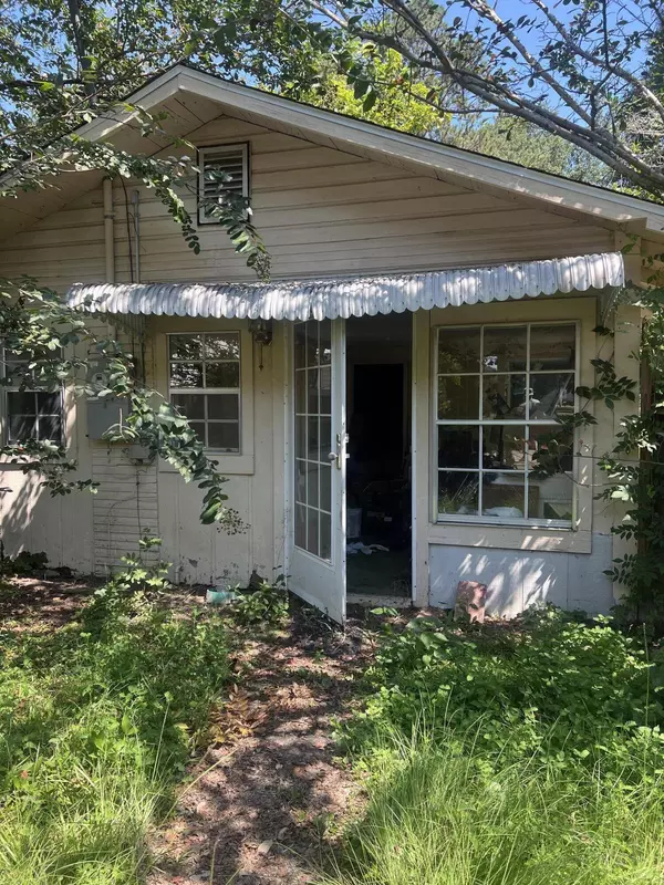 429 Mary St., Columbia, MS 39429