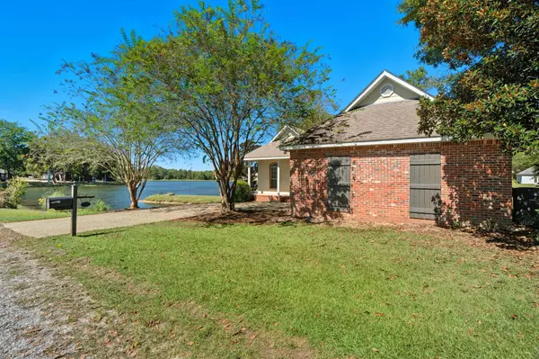 6 Shoreline Dr., Petal, MS 39465