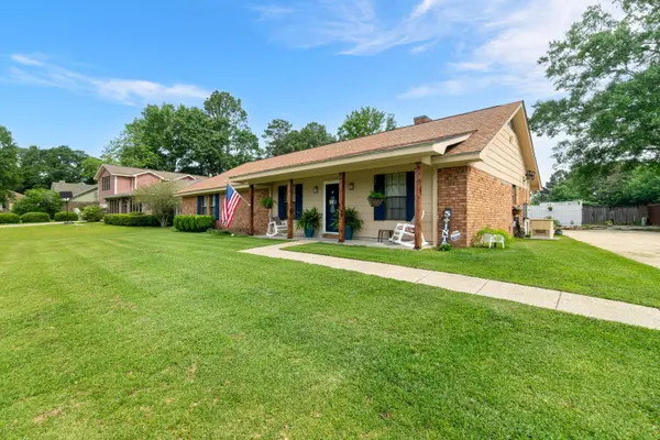 203 Chesterfield Rd., Hattiesburg, MS 39402