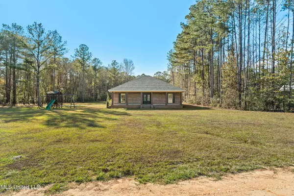 125 Canty Rayborn Road, Sumrall, MS 39482