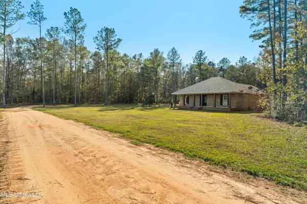 125 Canty Rayborn Road, Sumrall, MS 39482