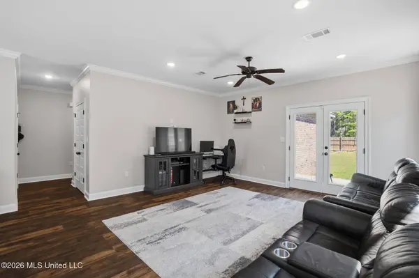 60 N Barnes Field Drive, Hattiesburg, MS 39402