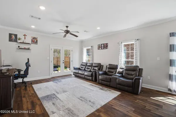 60 N Barnes Field Drive, Hattiesburg, MS 39402