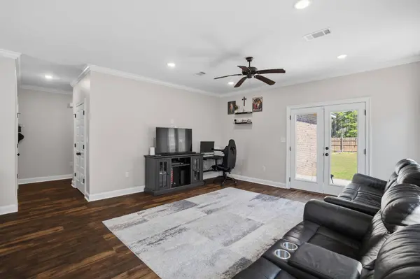 60 N Barnes Field Dr., Hattiesburg, MS 39402