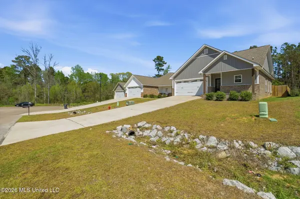 60 N Barnes Field Drive, Hattiesburg, MS 39402