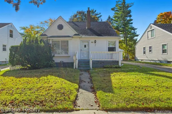 33 Canfield Drive, Mt. Clemens, MI 48043