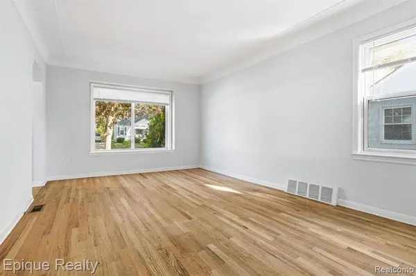 33 Canfield Drive, Mt. Clemens, MI 48043