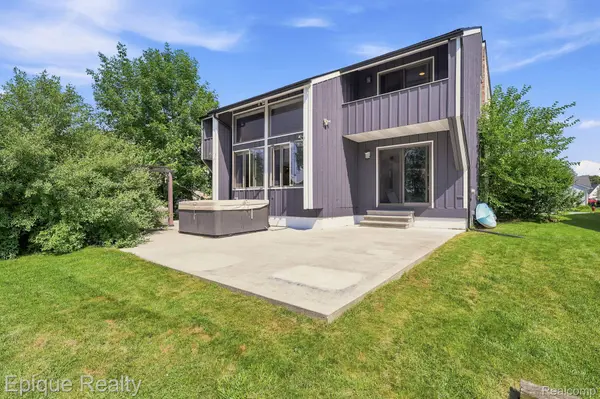 4049 Blue River DR, St. Clair Township, MI 48079