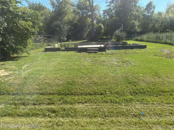 3483 W Gracelawn AVE