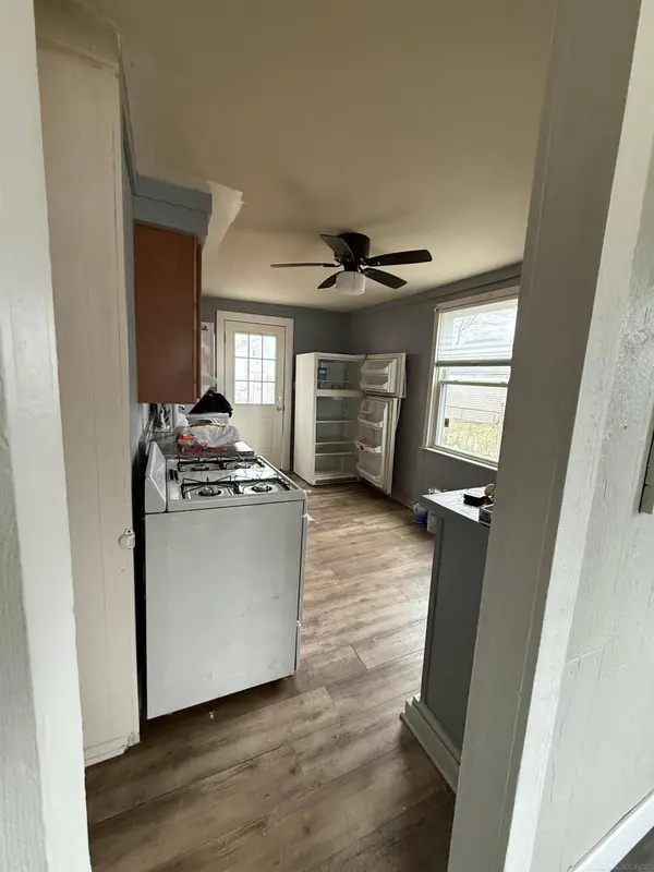 2069 E Parkwood Avenue, Burton, MI 48529