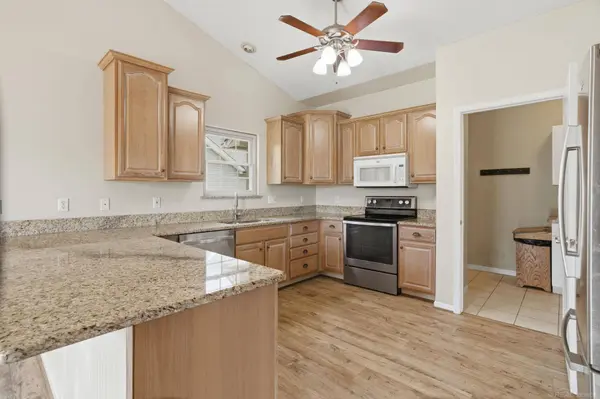 337 Courtneys Place, Lapeer, MI 48446