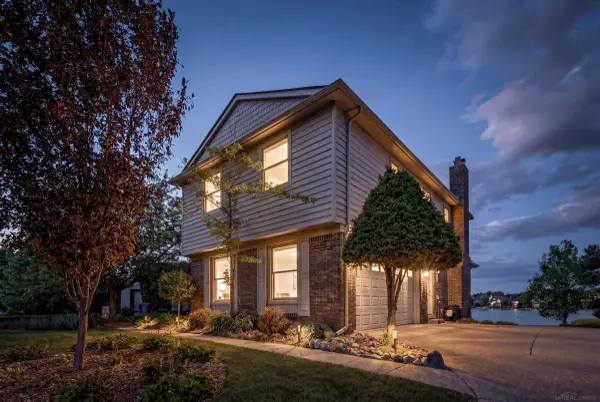 400 Lakes Edge Drive, Oxford, MI 48371